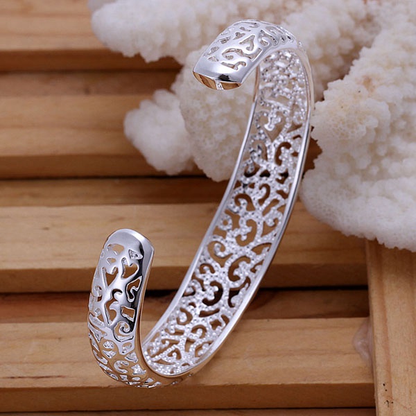 Сребро позлатен исклучителна луксузни прекрасни модни отвори алка хривнија шупливи ретро шарм накит склопот на роденденскиот