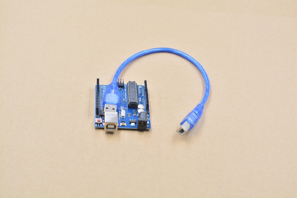 1pcs УНО Р3 развој одбор со USB кабел