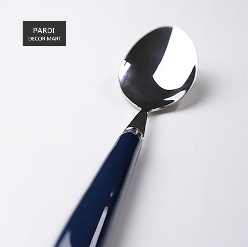 Нови Шарени Нерѓосувачки челик Керамички се справи со вилушка нож го поставите европски стил прибор за јадење поставен