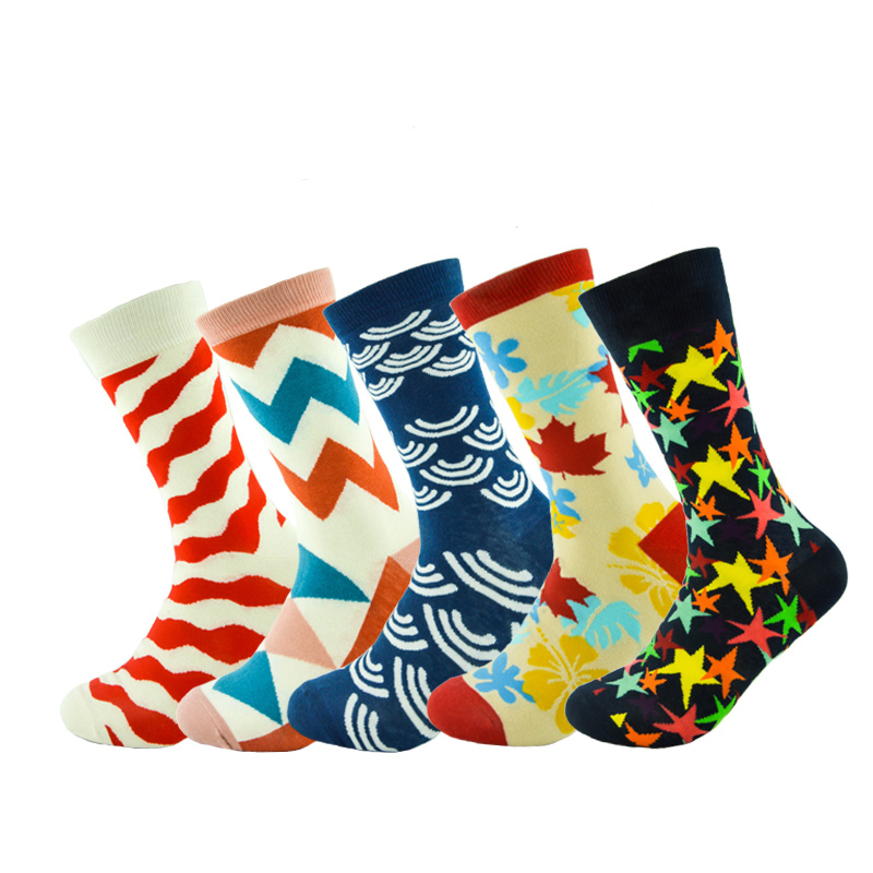 Топла 5pairs/Многу модни mens чешлани памук долги чорапи мажите чорапи поставите шарени смешно среќен чорапи свадба sock