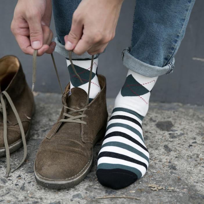 Машки чорапи Британски Стил Rhombus Шема Мрачно Splice Шарени Бренд Елита Долги Памучни Чорапи Обичните Мажи промет на Големо со Чорапи