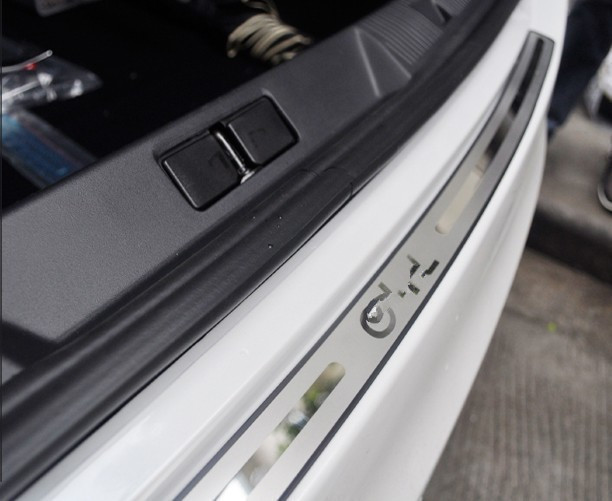 Висок квалитет, од нерѓосувачки челик Задниот браник Заштитник Sill одговара За 2013-2015 Citroen C4L Автомобил стил