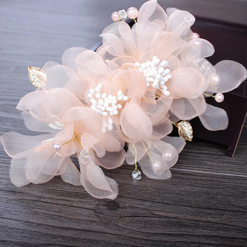 свадба партија романтични бел розова voile свила цвет коса pin со монистра невестата рачно изработени коса, накит, булчински коса додатоци