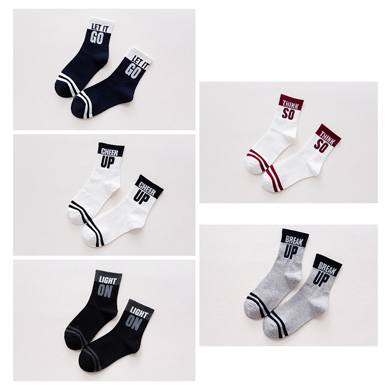 2017 Нови НАГОРЕ ОДИ Писмо и мрачно жените Памук Sock Чисто женски Sock Едноставна боја Harajuku симпатична стил кратки