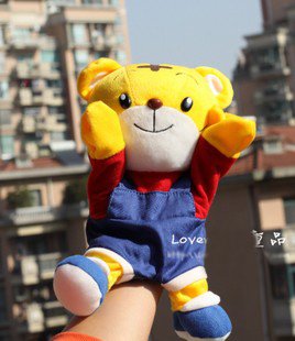 Кендис guo! Нови пристигнување топла продажба многу симпатична тигар QiaoHu кадифен рака кукла бебе играчка бебе сака