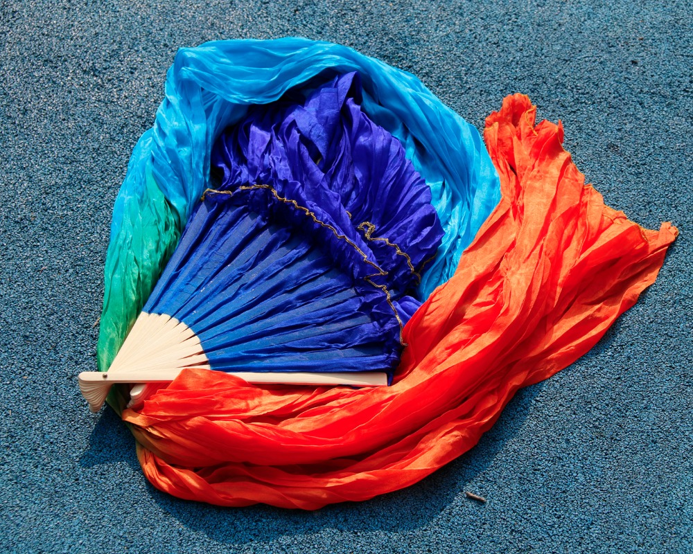 Бесплатен превозот стомак танц фан превез шарени свила фан превез 3 бои на површината на обоена кралска сина+тиркизна+црвена