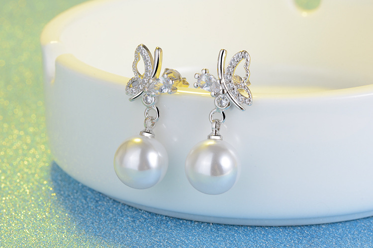 RUOYE Мода Жените Dangle Earring 10мм Симулирани Бисер Сребро Позлатен Кристал Пеперутка Капка Earring За Жените Накит