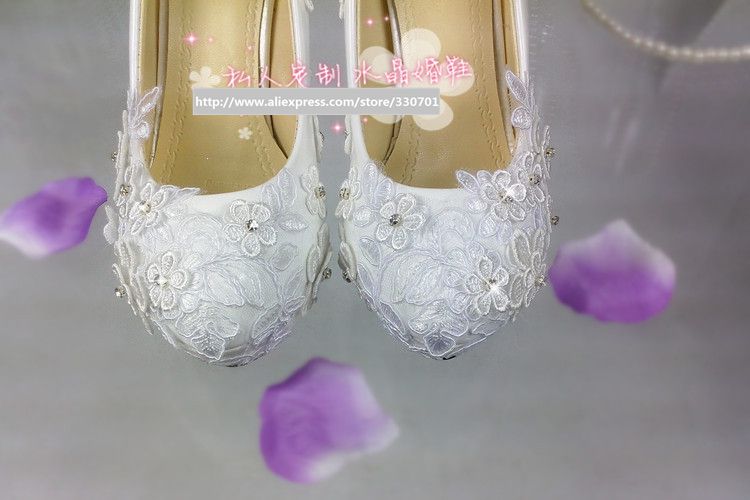 ПЛУС ГОЛЕМИНА свадба бели чевли за жена тантела и цвеќиња рачно изработени булчински чевли TG303 круг пети low med висока