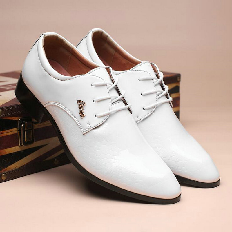 Зрели Mens мода фустан чевли човек патент кожени чевли бизнис бела свадба чевли чипка Дише ноќни клубови 38-44 АА-52
