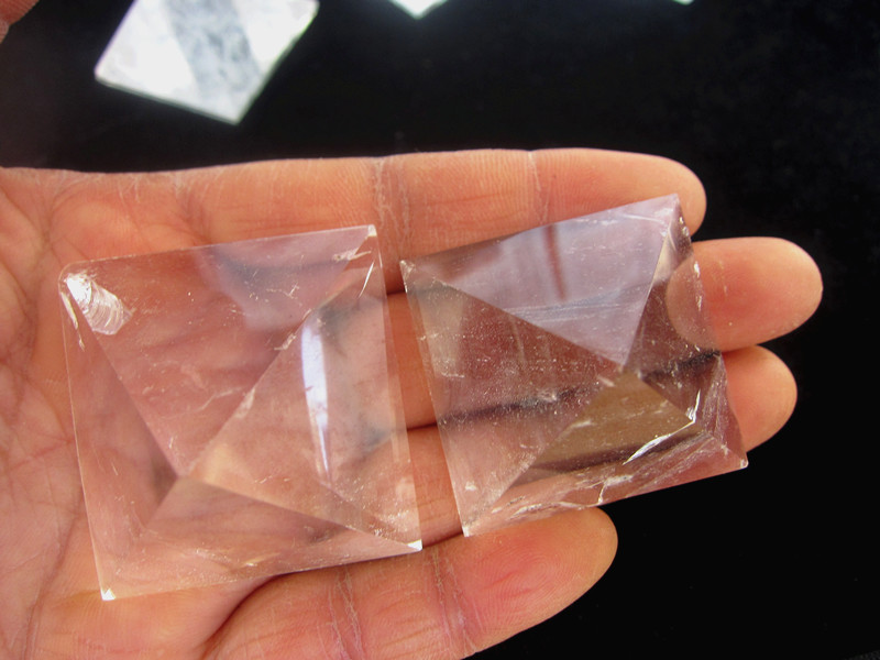 До 2015 природна бела кристално јасна кварц Врежани 40mm Пирамида Врежан Камен Чакра Камења Исцелување Реики pendant