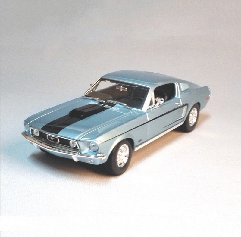 1/18 Ford Mustang GT 1966 Мускулите Автомобил Блу/Бела Цинк Легура Автомобил Модел Diecast за Собирање Момчиња Играчки, Подароци
