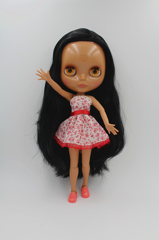 Blygirl Blyth кукла Црна права коса кукла тело има 19 зглобовите црна кожа BL3725 голи кукла страна можат да бидат ротирани
