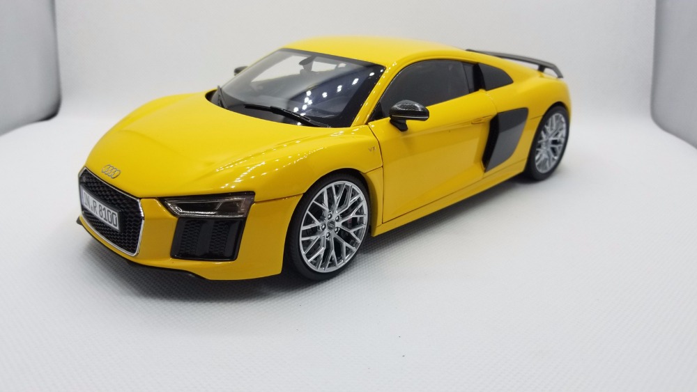 1:18 Diecast Модел на Audi R8 V10 Plus Жолта Купе Легура Играчка Автомобил Минијатурни Колекција Подароци