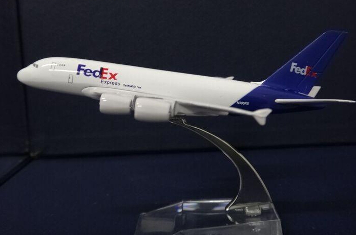 авион модел A380 Fedex карго авиони A380 16cm Легура симулација авион модел за деца играчки Божиќ подарок