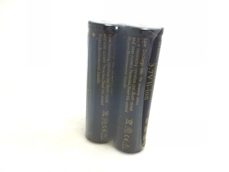 2 парчиња Литиум Јонска 3.7 V Батерија 18650 + AC Полнач