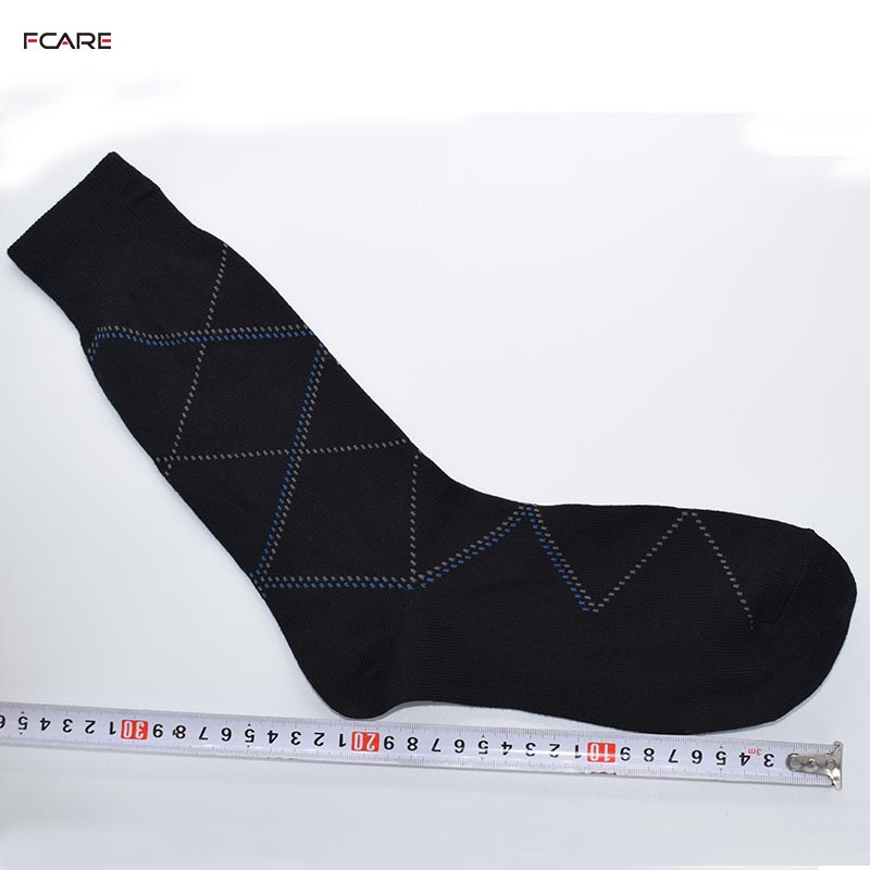 Fcare 8PCS=4 пара mens памук се облекуваат чорапи, плус големи голема големина ЕУ 40, 41, 42, 43, 44, 45, НИ 7-11 екипажот