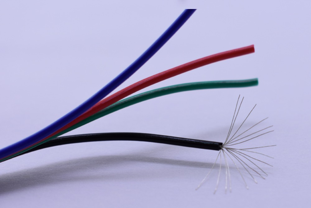RGB LED Жица 4pin 20 AWG ПВЦ Продолжување RGB+Црна Wire Кабел се користи за SMD3528 5050 RGB LED Лента светлина