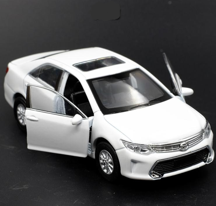 1:36 легура се повлече назад Toyota Camry модел, висока симулација 2 отворена врата за во автомобил играчки, метал одлеаноци,